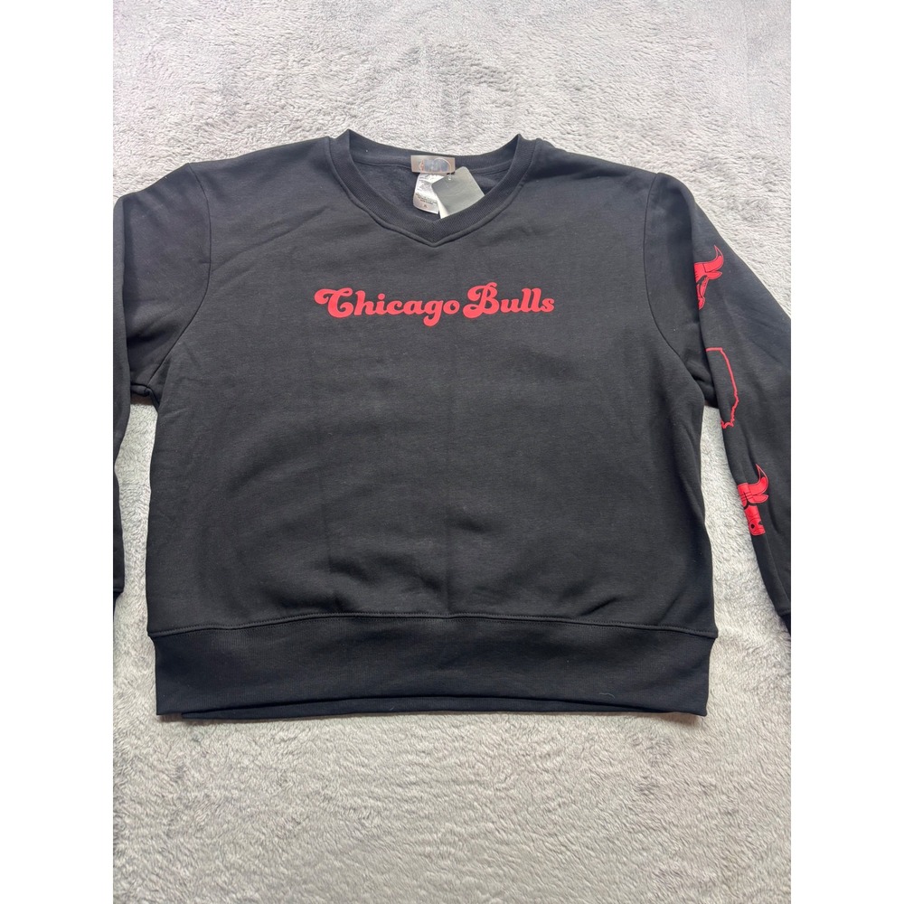 NBA Chicago Bulls Women XL Black V-Neck Cropped Sweatshirt NWT 178414001